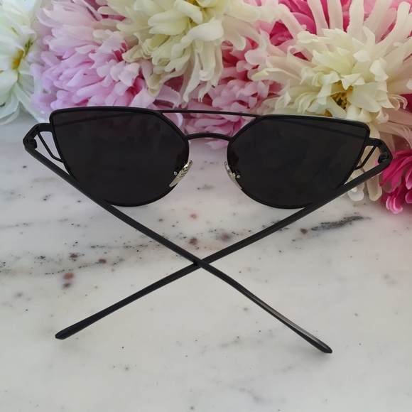 🆑 "Natalie" Sunglasses || Dark Blue Mirror - Picture 2 of 7